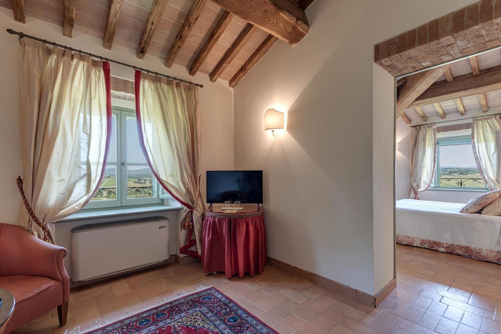 Villa Il Castagno Wine & Resort Сиена Экстерьер фото