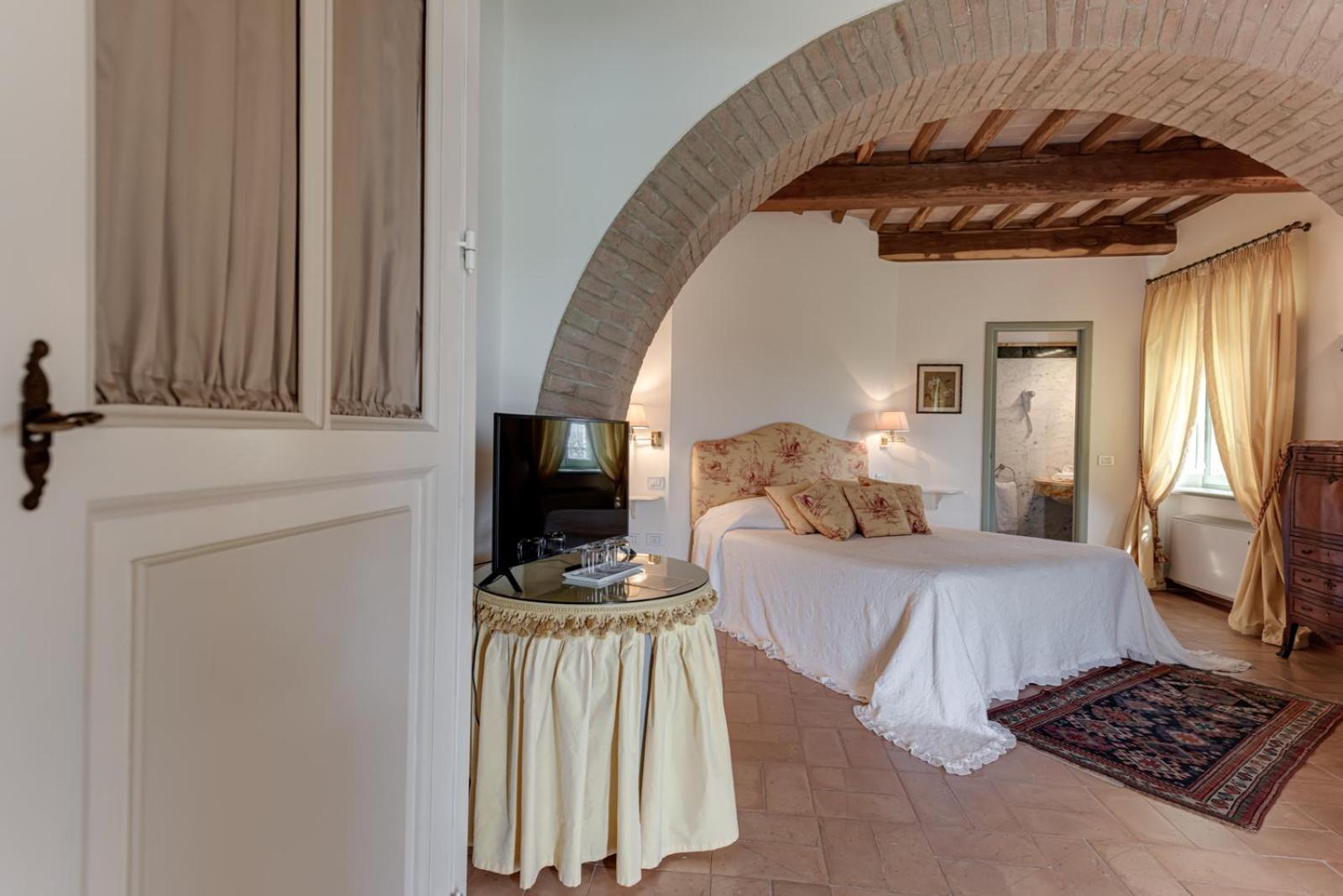 Villa Il Castagno Wine & Resort Сиена Экстерьер фото