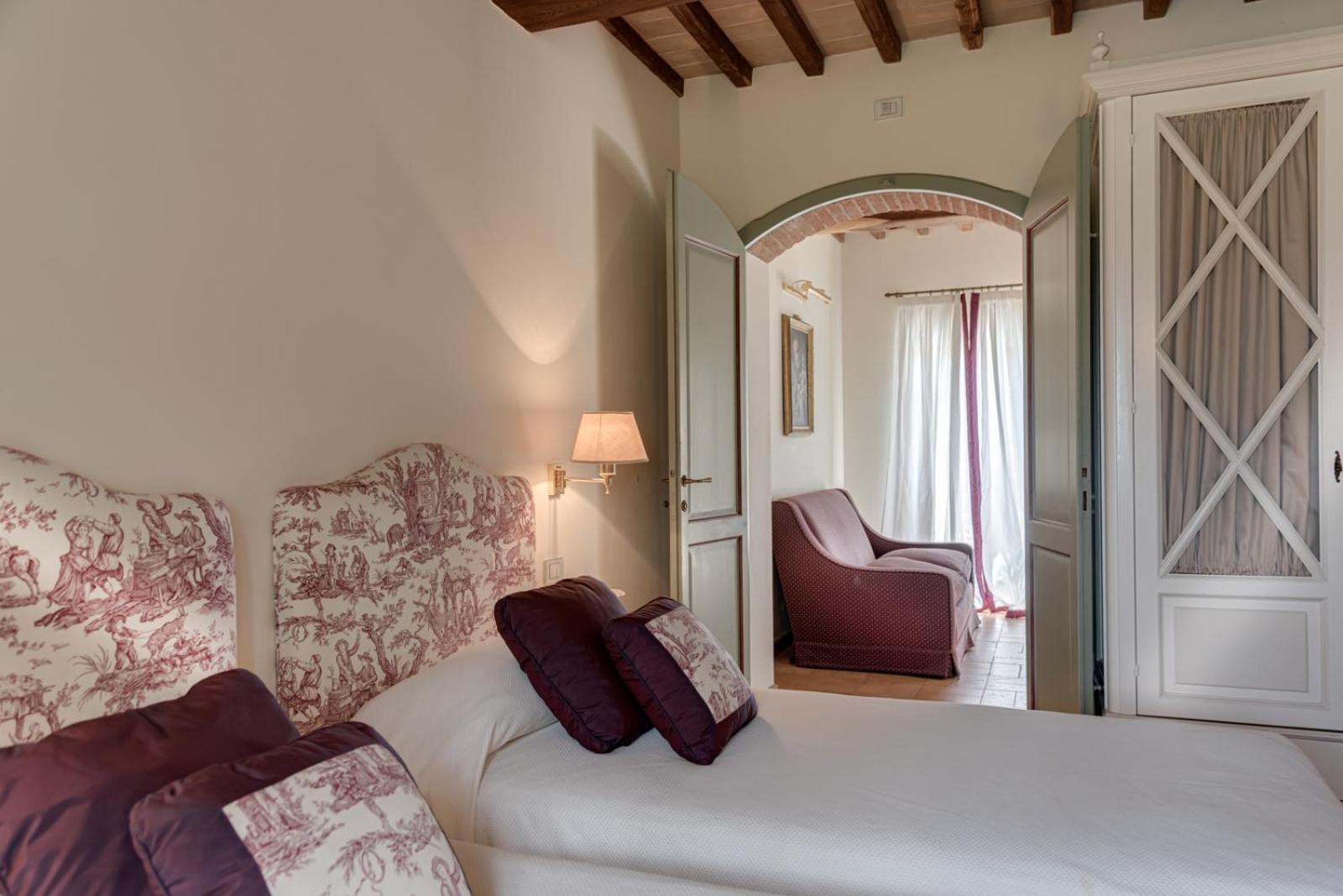 Villa Il Castagno Wine & Resort Сиена Экстерьер фото