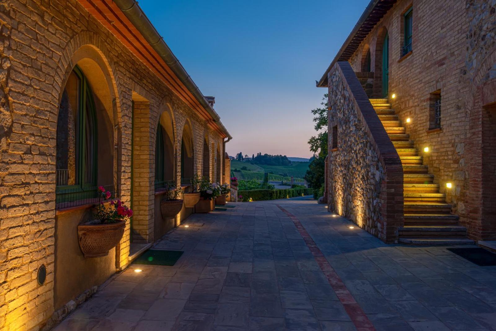 Villa Il Castagno Wine & Resort Сиена Экстерьер фото